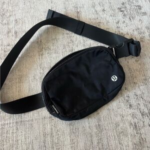 lululemon athletica belt bag